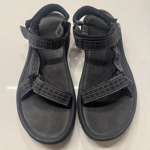 TEVA size 10 Men’s Black Strappy Outdoor Sandals